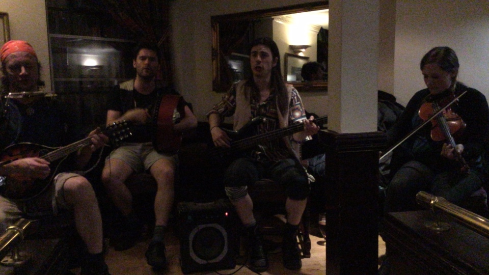 AN GEALBHAN le ShipWreck Rats title=