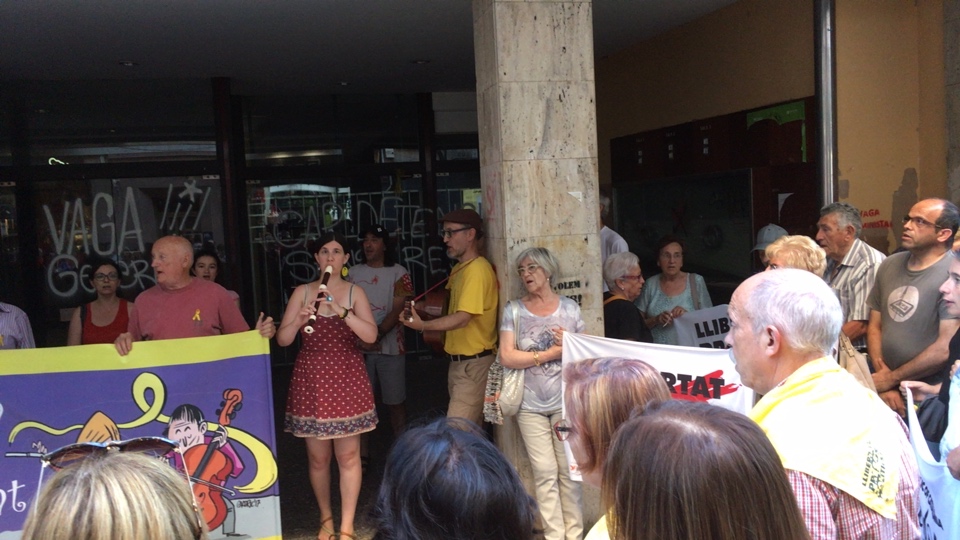 Live from Igualada in Catalonia, daily gathering for prisoners & exiles title=